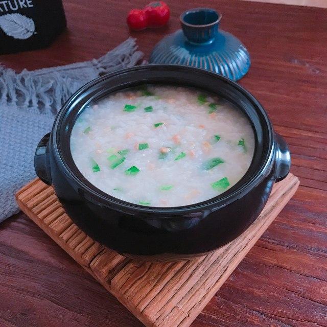 青菜瘦肉粥,营养价值非常丰富,非常适合宝宝吃