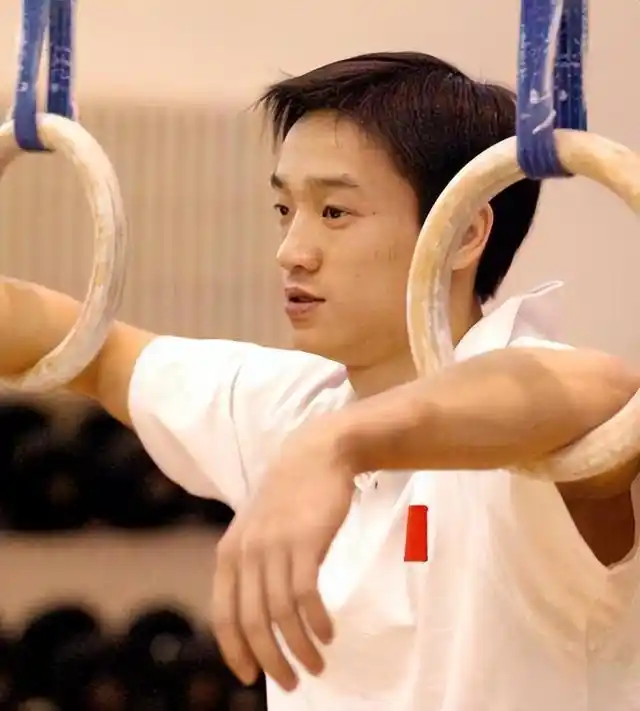 回顾体操冠军杨威08年奥运体操全能王现只能依赖呼吸机生活