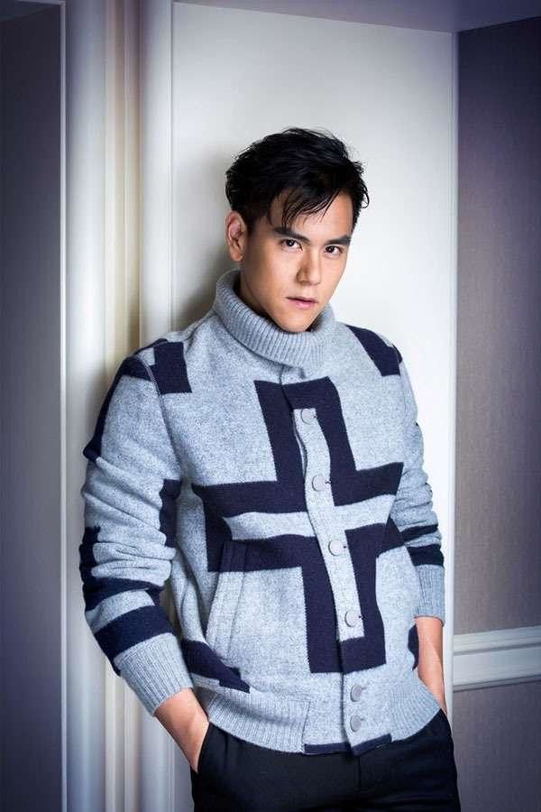不愧是最自律的男星,不仅身材一流,连剪"中分"发型多那么有型
