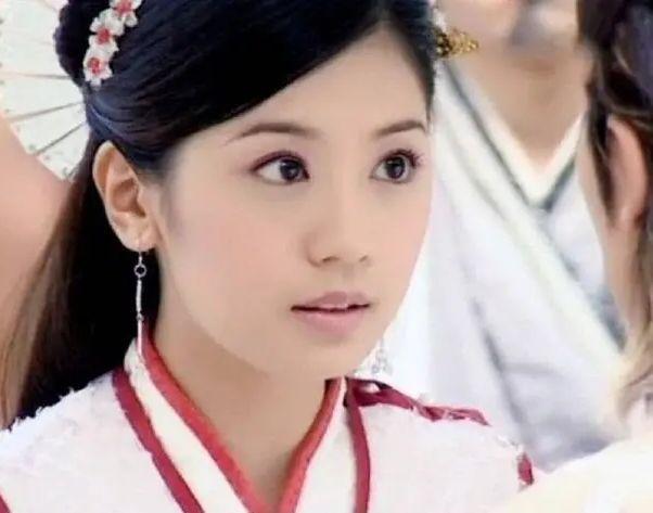 原创贾静雯晒少女时期旧照,30年容颜不变,好的婚姻成了她的驻颜秘方