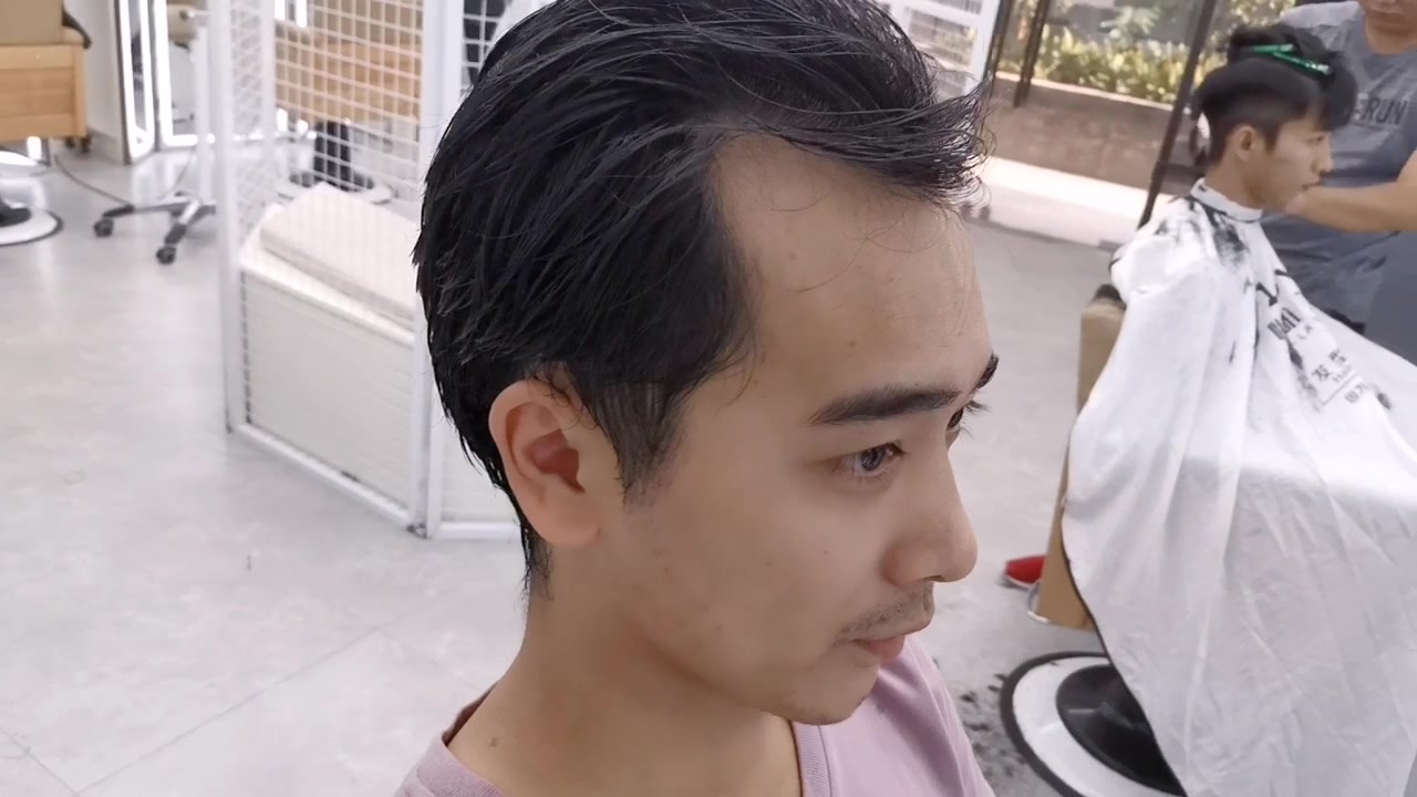 m字发际线的男生这样设计发型时尚又帅气