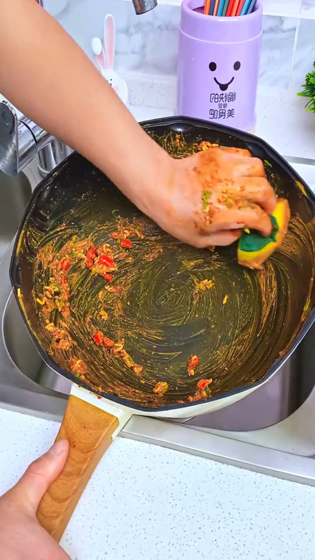 不脏手的大锅刷,炒菜刷锅不会油腻腻的了.