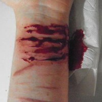 带血的伤感自残头像图片大全点击鼠标右键下载