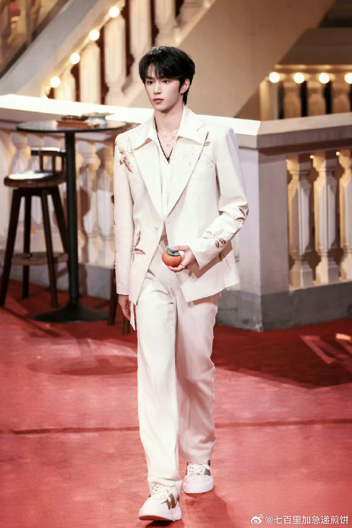 刘耀文扑面而来的帅