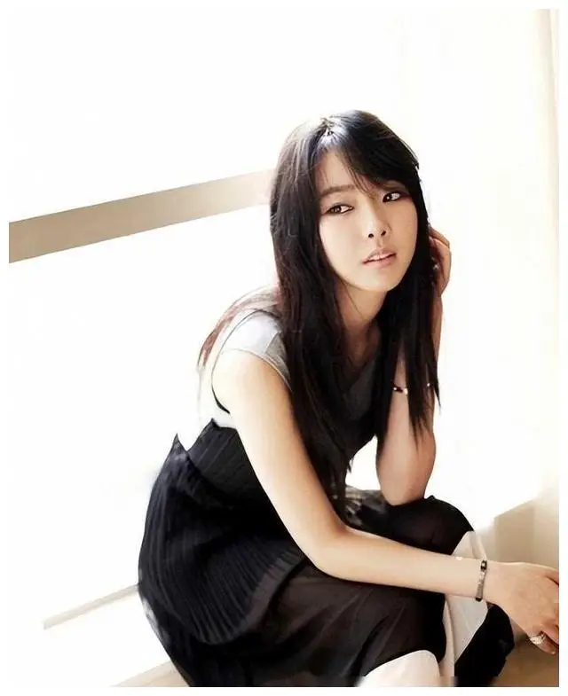 裴涩琪靠主演r级片成名喜当小苹果隐退嫁给网络主播