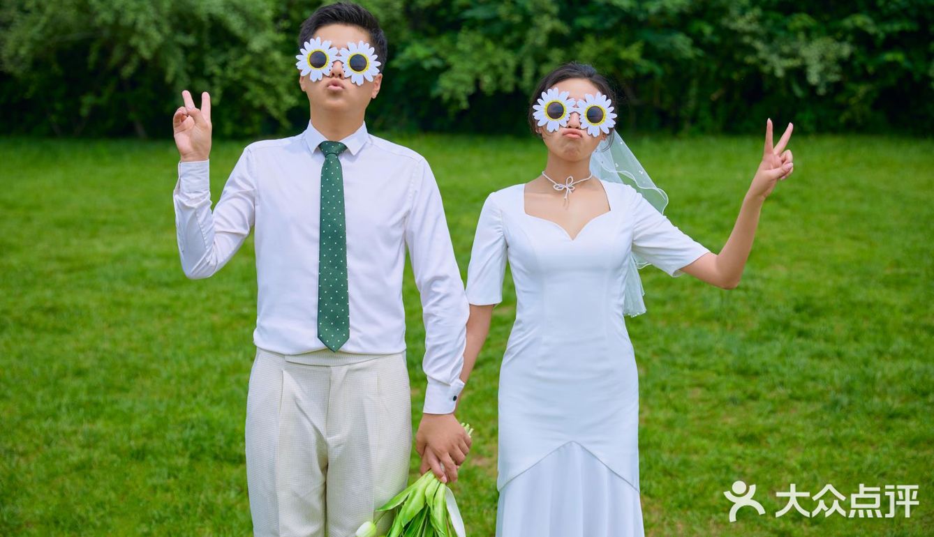 搞怪纪实风婚纱照糖果调皮