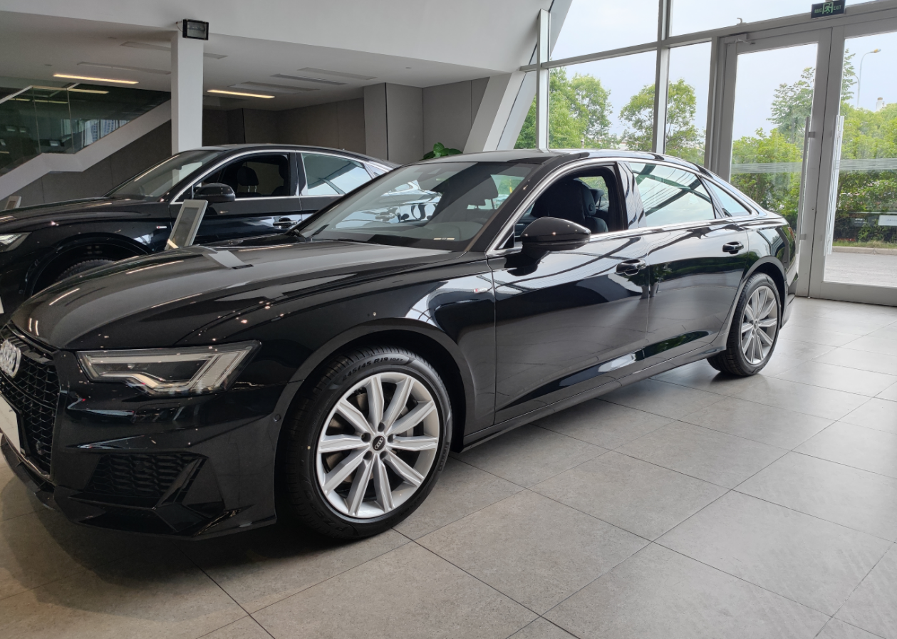 2023改款奥迪a6l到店,外观风格大气,乘坐体验提升,动力调整