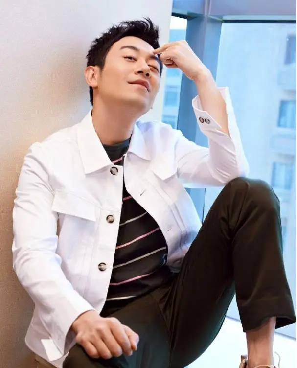 朱亚文:大学毕业后因事业和初恋分手,29岁娶沈佳妮,至今零绯闻