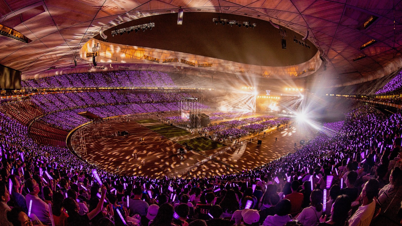 奶奶也疯狂87岁铁粉惊现张杰鸟巢演唱会十余年见证爱豆成长