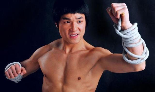 沛县李小龙嘲讽邹市明:你的拳击不适合街斗,我想和你切磋一下