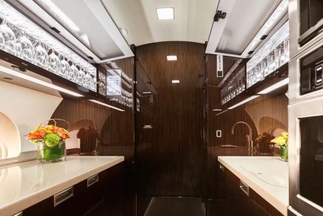 买飞机指南:亿万富豪最爱最壕最新私人飞机大pk,iflyplus独家!