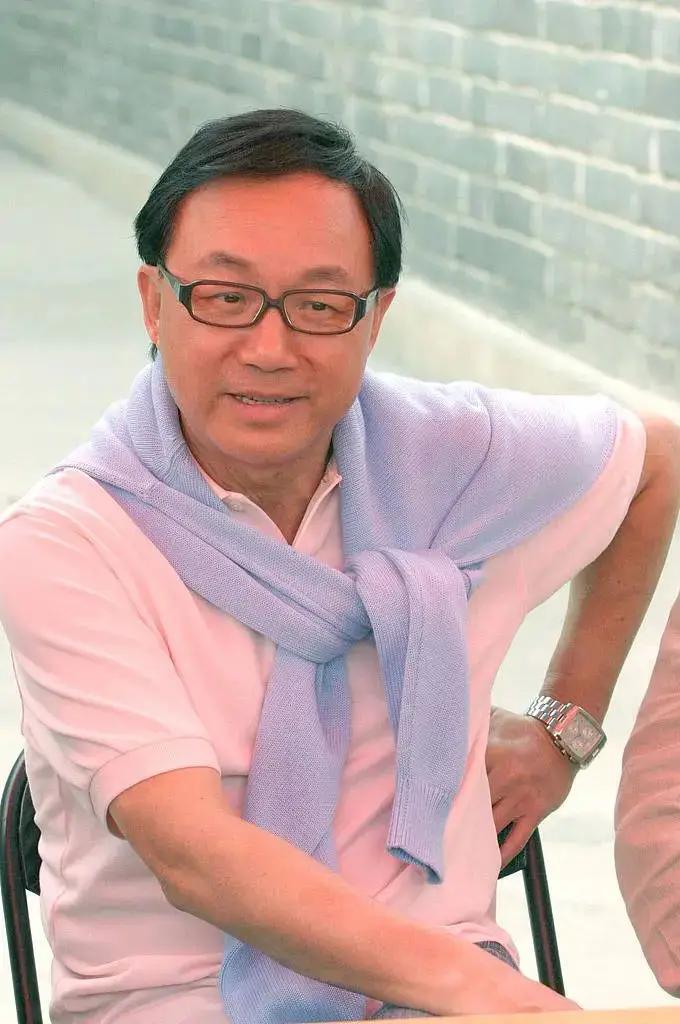 香港七八十年代活跃银幕40后男明星,秦沛,姜大卫打虎亲兄弟