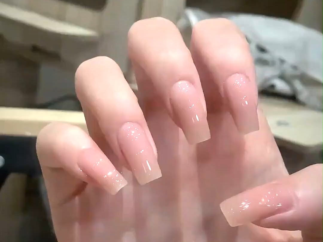 短指甲涂裸色也很好看呀～#裸色美甲 #短指甲也可以这么美 #裸上档