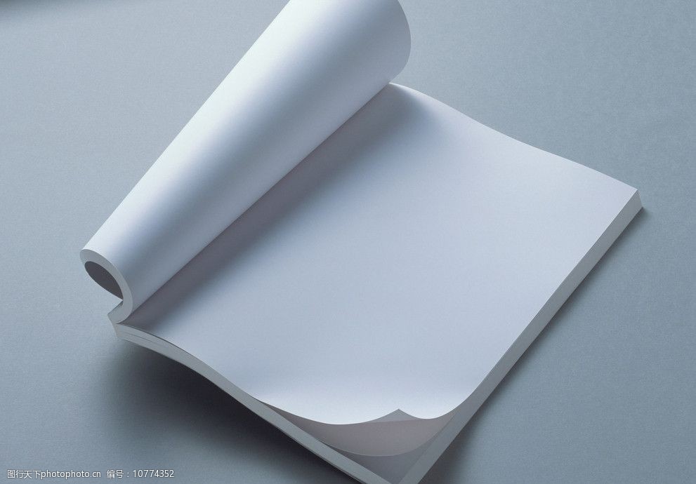 一本翻页的白纸书卷边的书图片