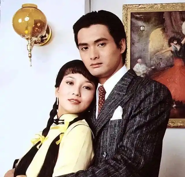 郑少秋大力推荐周润发,25岁的他立马爆红!