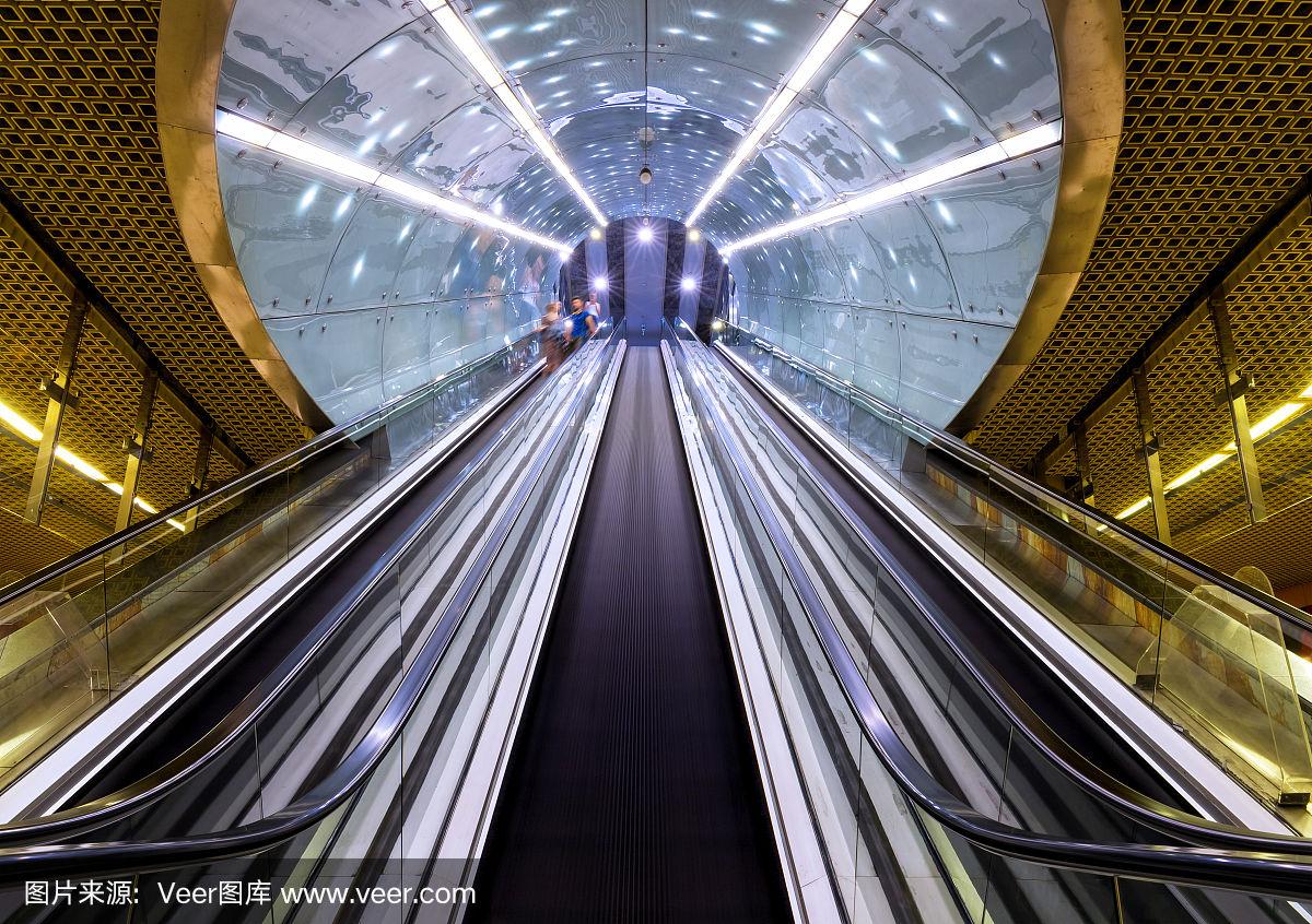 波兰华沙地铁的自动扶梯