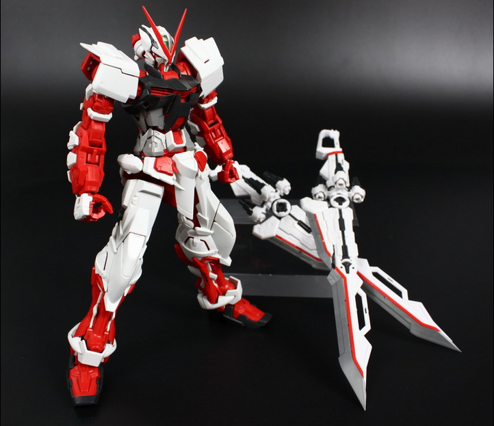 p-009 1/100 mg 红异端高达 王者之剑 带特典一盒2把《送刀架》