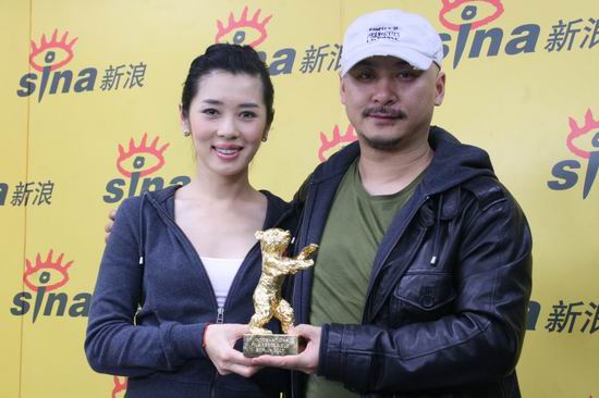 图文:《图雅》新浪庆功--余男王全安捧金熊