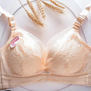 小胸加厚文胸超厚8cm聚拢平胸内衣性感无钢圈防下垂上托收副乳罩