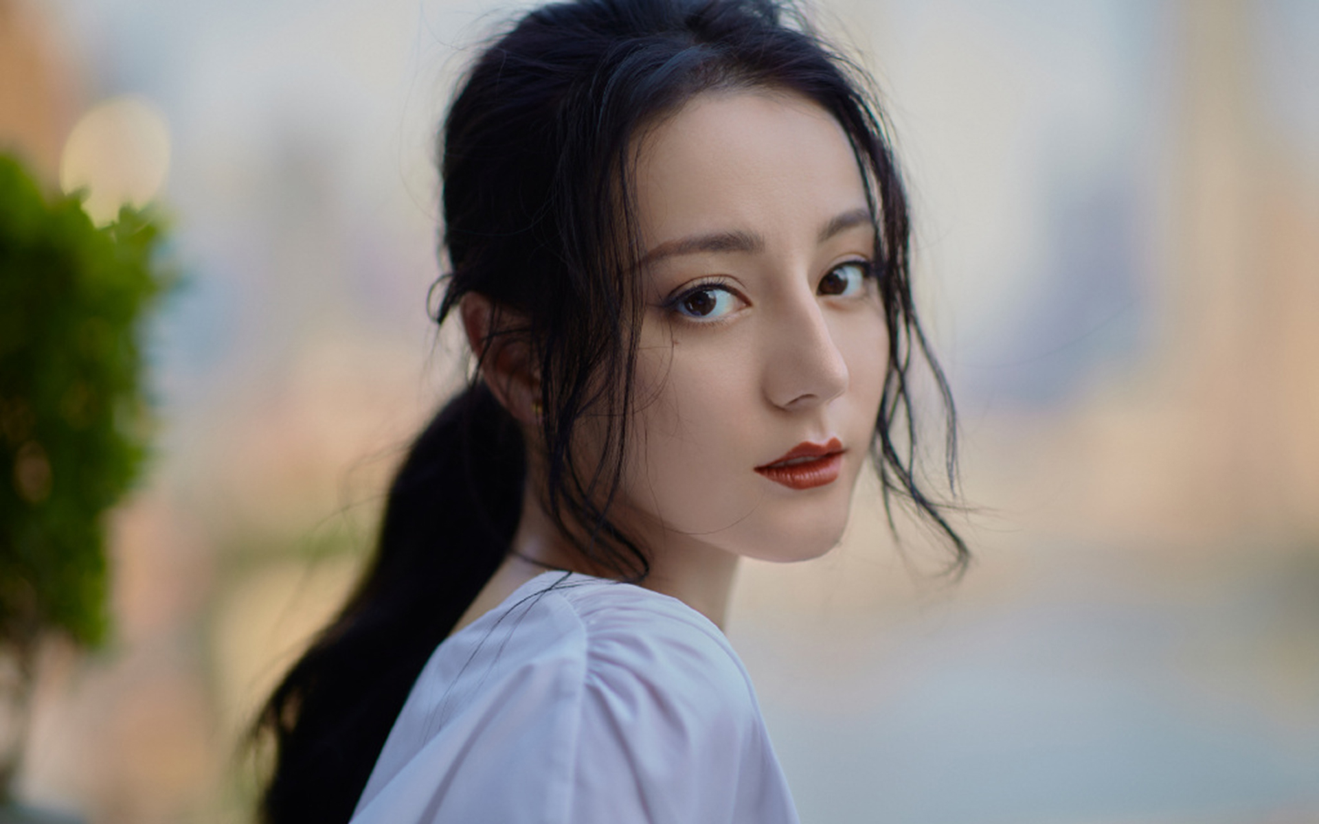 迪丽热巴时尚写真桌面壁纸