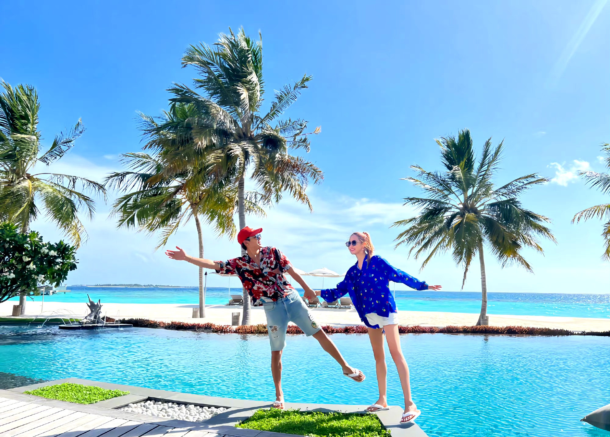 李多海和新婚老公去马尔代夫旅游了,照片中的李多海肤白貌美大长腿,真