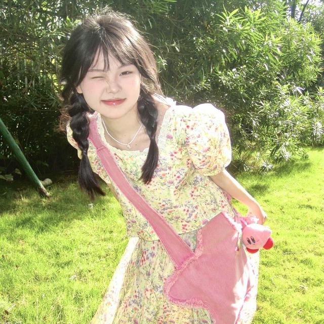 学生党ins校园校服背书包女生头像