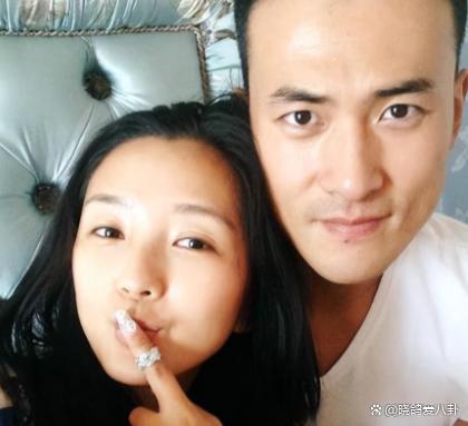 与何洁分开多年后,赫子铭宣布再婚,现任妻子出镜声音温婉动人
