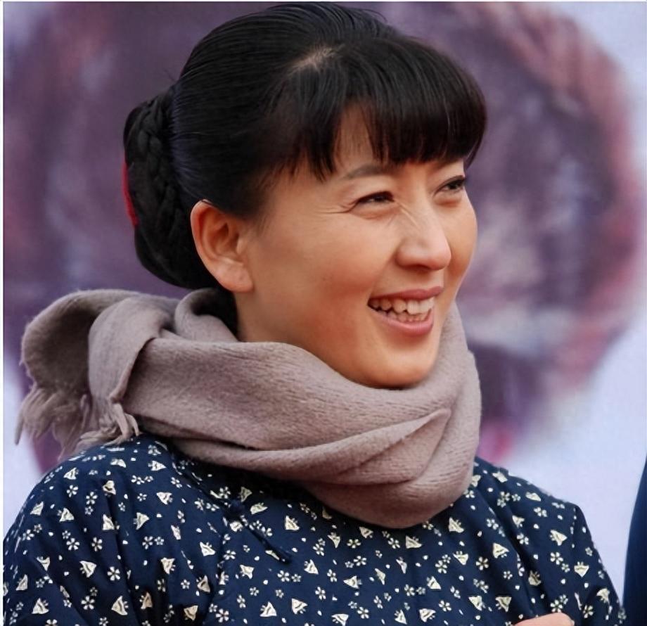 一级演员闫学晶不顾家人反对嫁大10岁富商今婚姻状况怎样