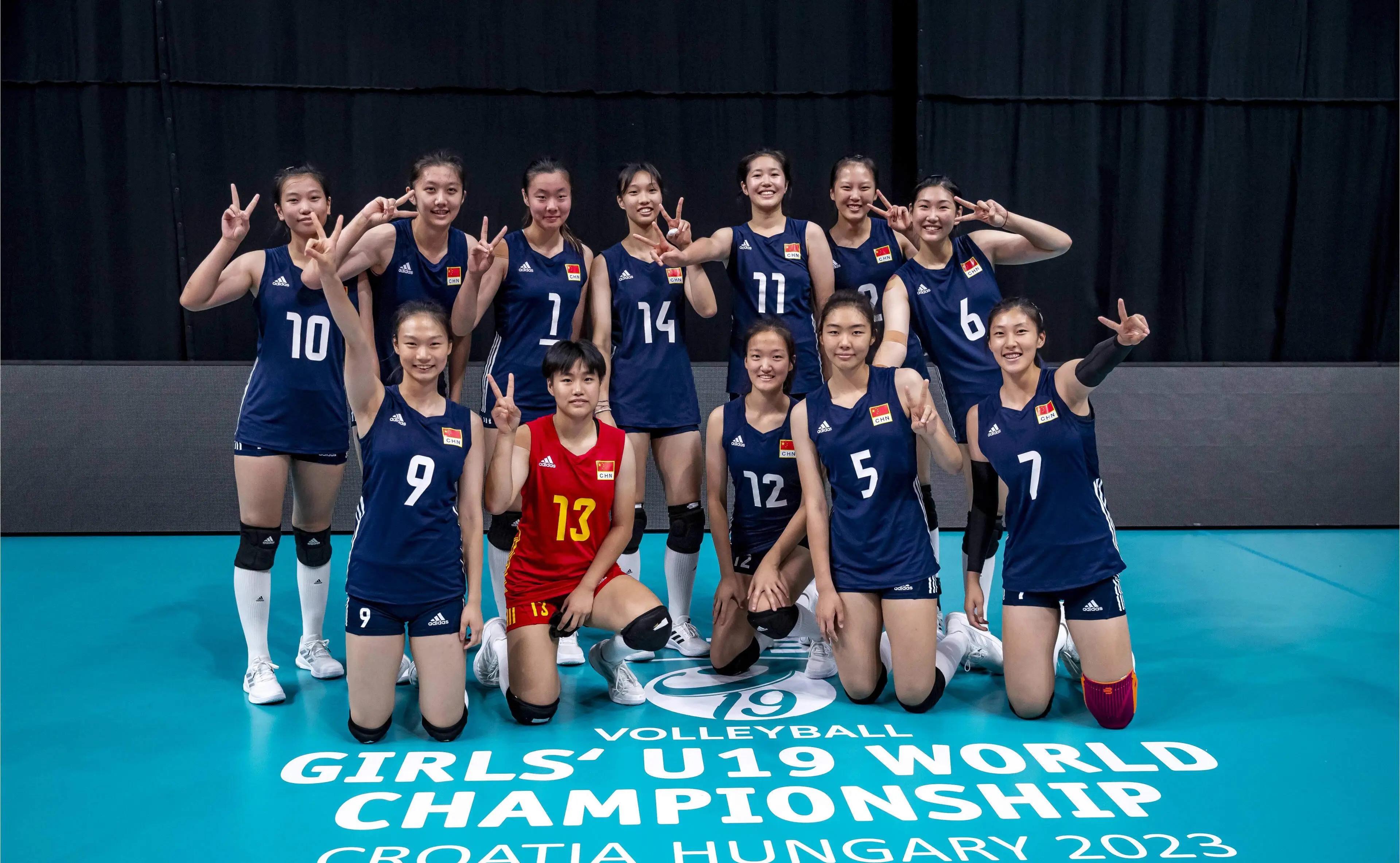 女排17岁1米97副攻横空出世,26次拦网世青赛第四_陈厚羽_中国_身高