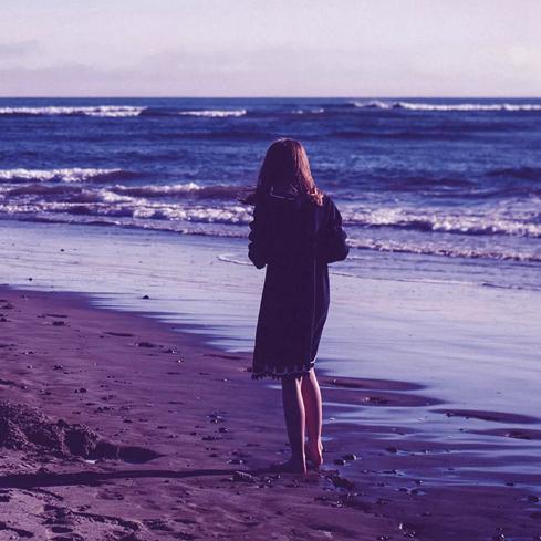 头像图片背影女生高清