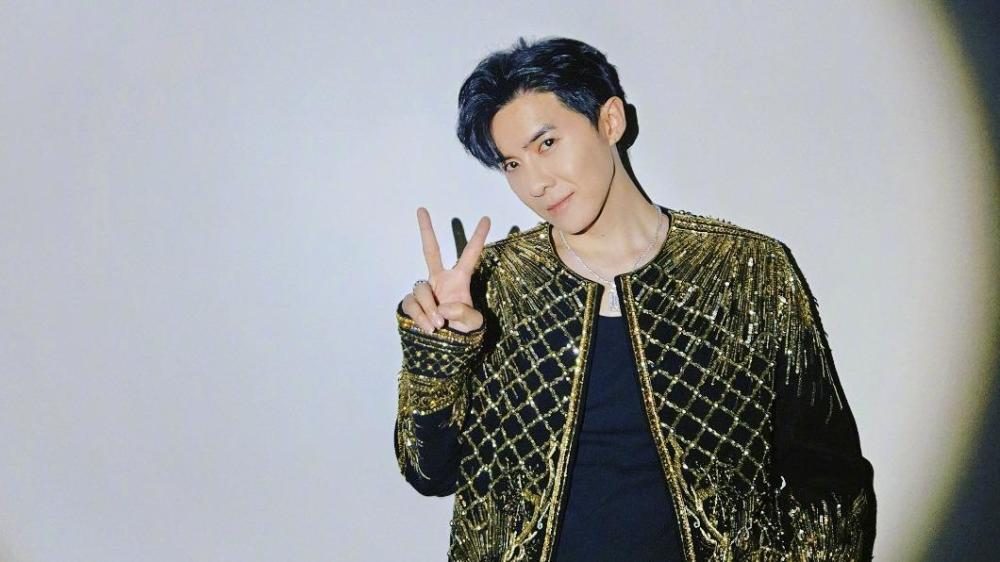 男星唐禹哲官宣求婚成功混血女友比他小13岁颜值超高还很有钱