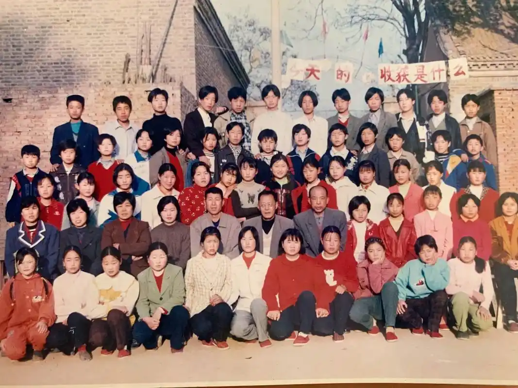 最珍贵的照片,却是我们再也回不去的青春,看着毕业照满满的回忆