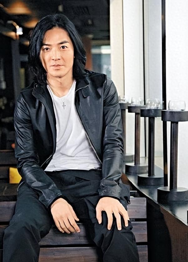 郑伊健资产过亿,有钱有颜为什么还丁克?原因你可能想不到