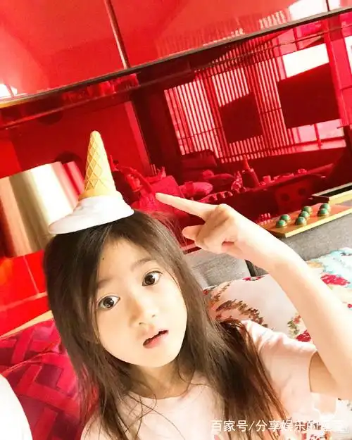 萌神奥莉李馨琪即将7岁了,担心她长残?父母基因好,自然不会差