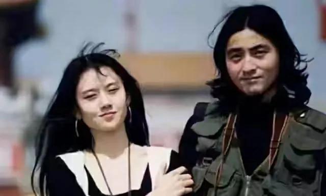 2002年,杨丽萍和百亿富商刘淳晴结婚七年,一直没要孩子.