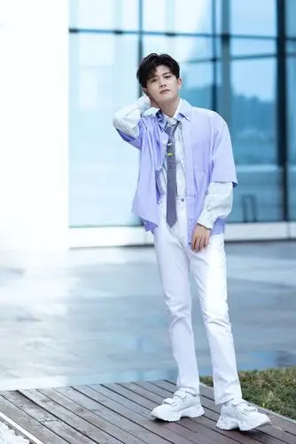 来点任嘉伦舞者美照吧