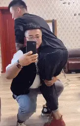 男友力爆棚的过肩杠火了身材都太绝了吧