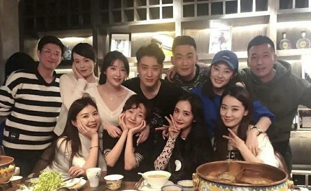 同学合照颜值出挑,竟如同两代人,我承认她是真少女_毕业_张小斐_照片