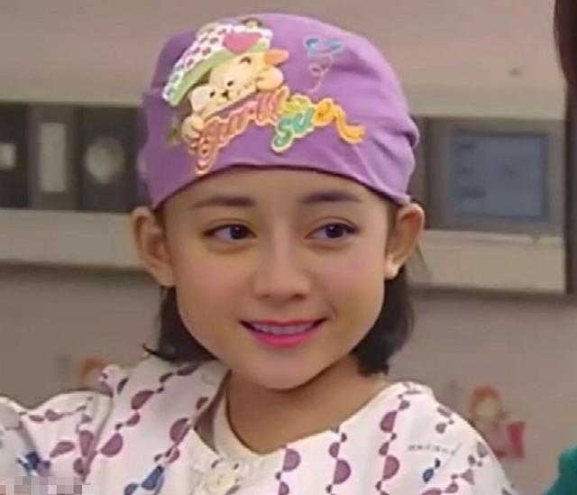 难怪都说迪丽热巴从小美到大,粉丝用ai换脸后,童年照美翻了