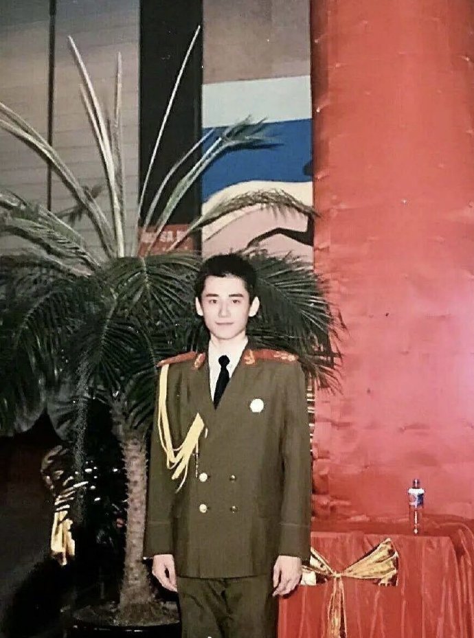 钱枫军人时期照片,瘦的时候太帅了吧,完全就是神仙颜值!