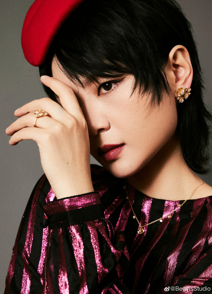 周笔畅网络视听盛典献唱幸福中国##周笔畅幸福中国唱出满满幸福