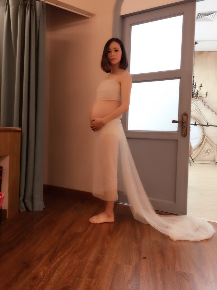 八个月了就长了6斤,今天拍了孕妇照,自己随手拍