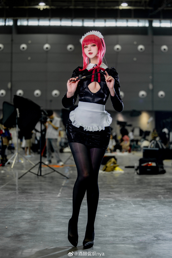 cosplay超话#二次元cos大赏#  玛奇玛同人女仆  摄影:@kilua_红莲  都