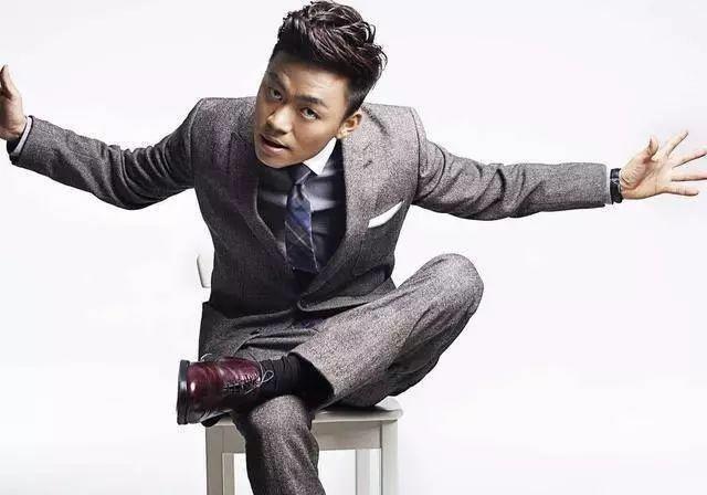 王宝强女友正面照曝光,身材高挑无架势,跟村民交谈受好评_网友_时候