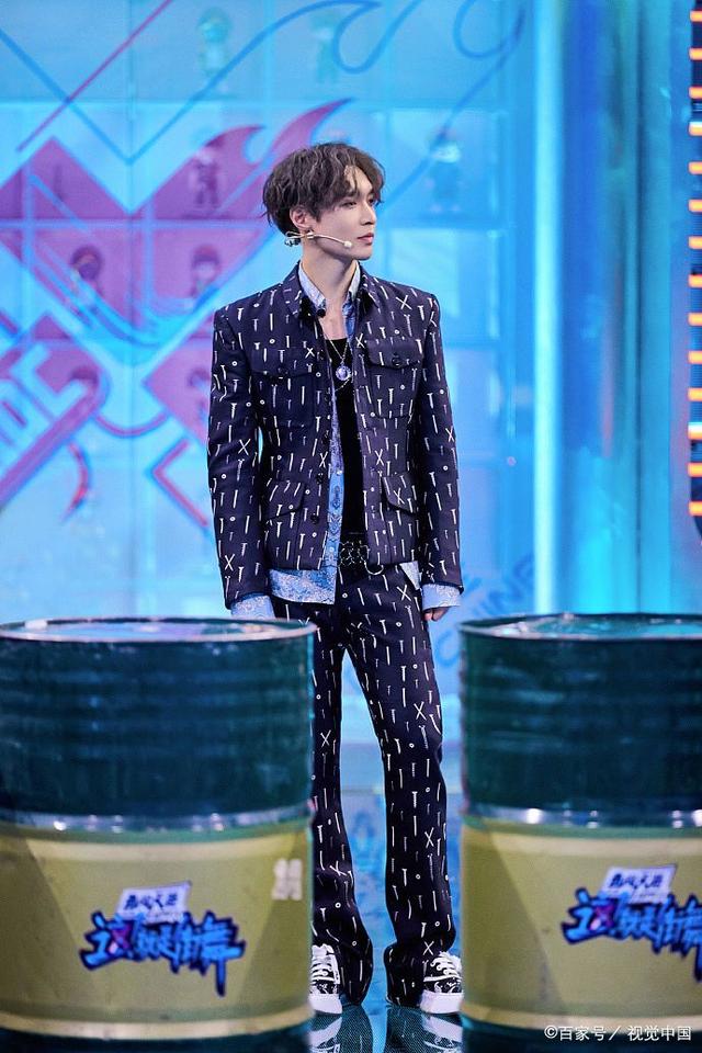 前不久刚刚下线的综艺节目《王牌对王牌》上,梁朝伟在点评王一博表现