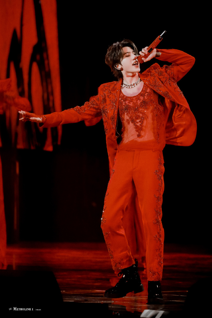 舞台上的小坤真的很有魅力    #蔡徐坤#ride or die至死不渝-蔡徐坤