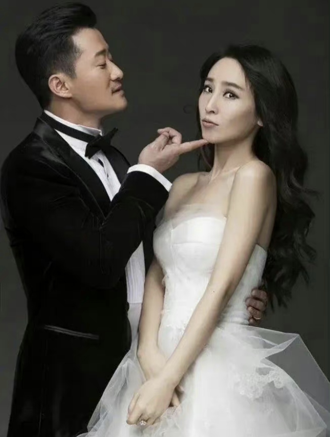 吴京老婆谢楠长发好美,广大网友喊话吴京,让谢楠把头发溜回来吧!