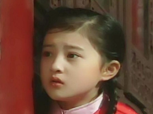 "小婉君"金铭晒舞蹈视频,40岁依旧肤白貌美,难怪当年琼瑶那么捧她