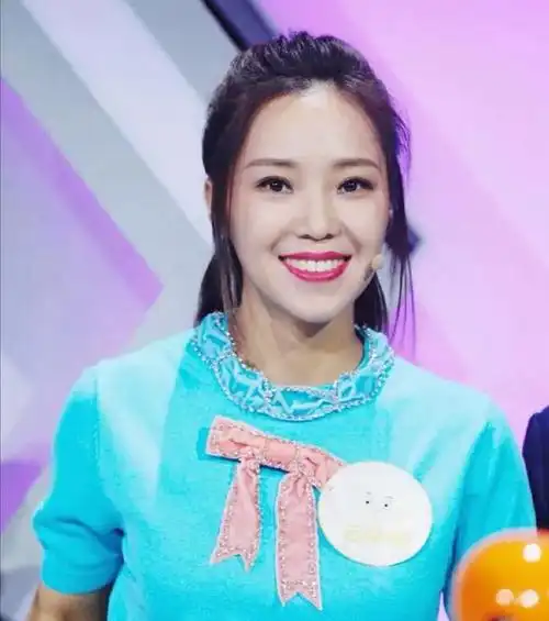 她是《爱是你我》里的女声,曾在刀郎家住10年,云朵这些年去哪了