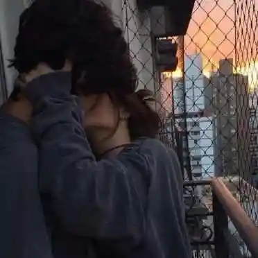 男女海边亲嘴头像图片